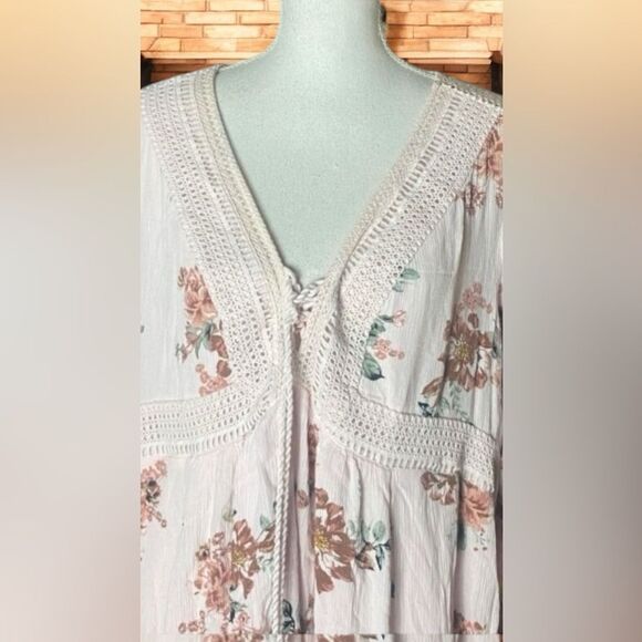 Torrid Pink White Floral Pleated Georgette Eyelet Gauze Tunic Top Wm’s Size 3 - Picture 2 of 5